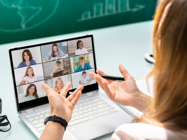 Як батькам організувати онлайн-навчання дитини англійської?